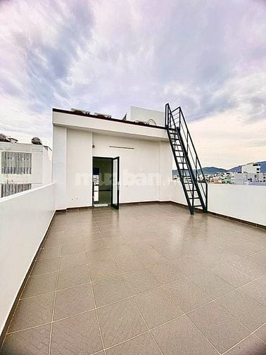 Bán nhà 5 tầng mới đẹp có thang máy mặt tiền đường Trần Nguyên Hãn