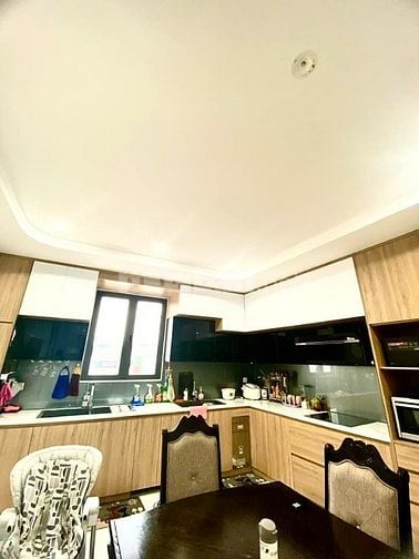 Bán nhà 5 tầng mới đẹp có thang máy mặt tiền đường Trần Nguyên Hãn