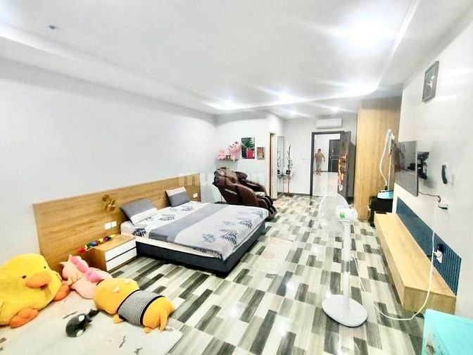 Bán nhà 5 tầng mới đẹp có thang máy mặt tiền đường Trần Nguyên Hãn
