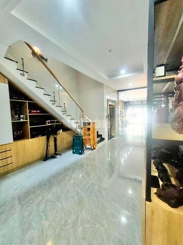 Bán nhà 5 tầng mới đẹp có thang máy mặt tiền đường Trần Nguyên Hãn