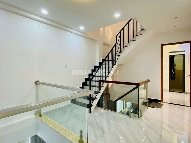 NHÀ MỚI KENG 1T2L VỊ TRÍ VÀNG- KẾT NỐI TRUNG TÂM Đ.CMT8 P12 Q10 HẺM 6M