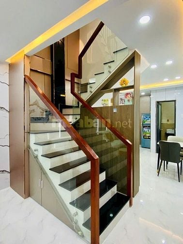 NHÀ MỚI KENG 1T2L VỊ TRÍ VÀNG- KẾT NỐI TRUNG TÂM Đ.CMT8 P12 Q10 HẺM 6M