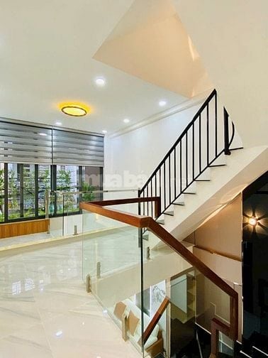 NHÀ MỚI KENG 1T2L VỊ TRÍ VÀNG- KẾT NỐI TRUNG TÂM Đ.CMT8 P12 Q10 HẺM 6M