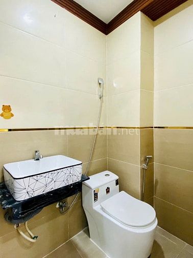NHÀ MỚI KENG 1T2L VỊ TRÍ VÀNG- KẾT NỐI TRUNG TÂM Đ.CMT8 P12 Q10 HẺM 6M