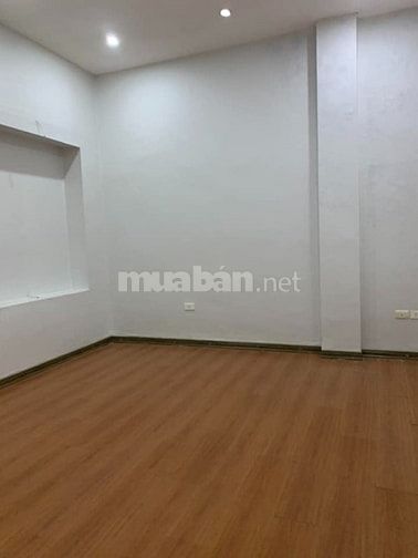 Bán nhà ngõ Đội Cấn, giá 7.35 tỷ, hơn 35m2, ngõ thoáng 