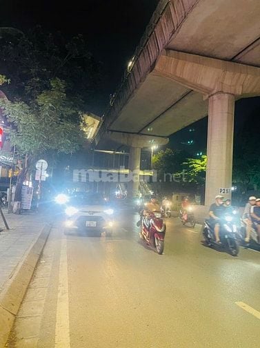 Nhà mặt phố Xuân Thủy siêu hời