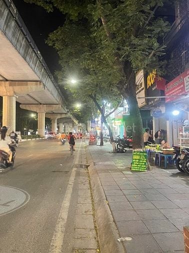 Nhà mặt phố Xuân Thủy siêu hời