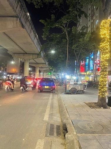 Nhà mặt phố Xuân Thủy siêu hời
