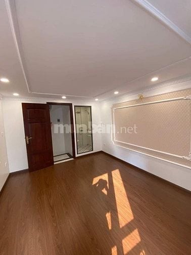 GẤP nhà đẹp ngõ Hồng Hà, giá 8.5 tỷ, 30m2x5T, KD, ô tô đỗ