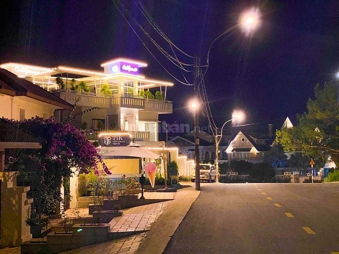 Giá rẻ 1/2 - 2500m2 Đồi Huy Hoàng P8 Đà Lạt, ngang rộng, đường nhựa