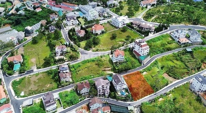 Giá rẻ 1/2 - 2500m2 Đồi Huy Hoàng P8 Đà Lạt, ngang rộng, đường nhựa