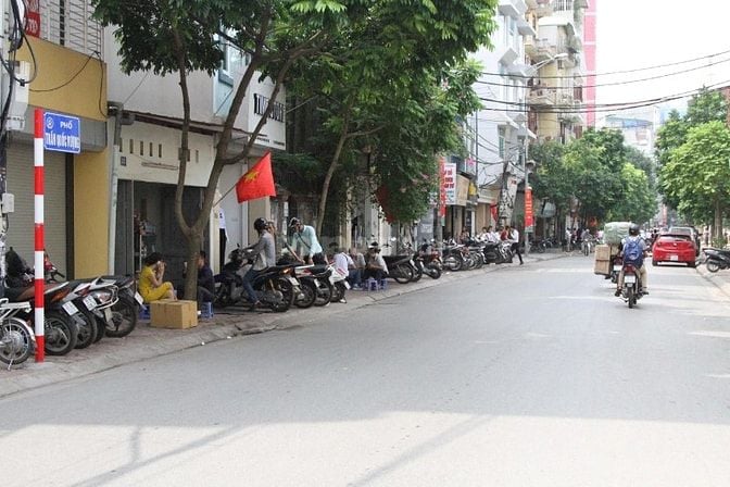 Bán đât tặng nhà 3 tầng, trung tâm Cầu Giấy, Hà Nội