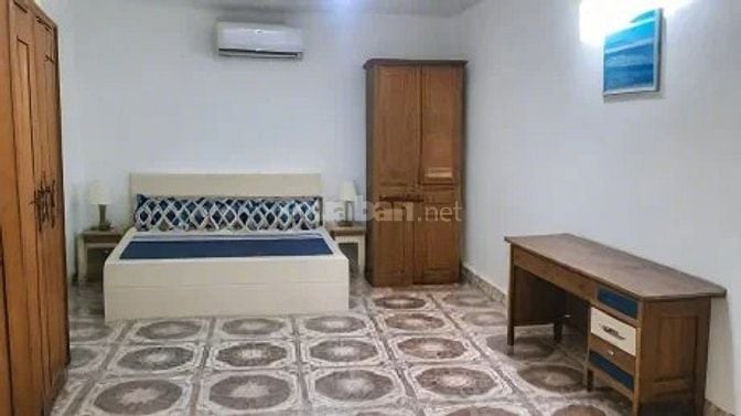 Bán đât tặng nhà 3 tầng, trung tâm Cầu Giấy, Hà Nội