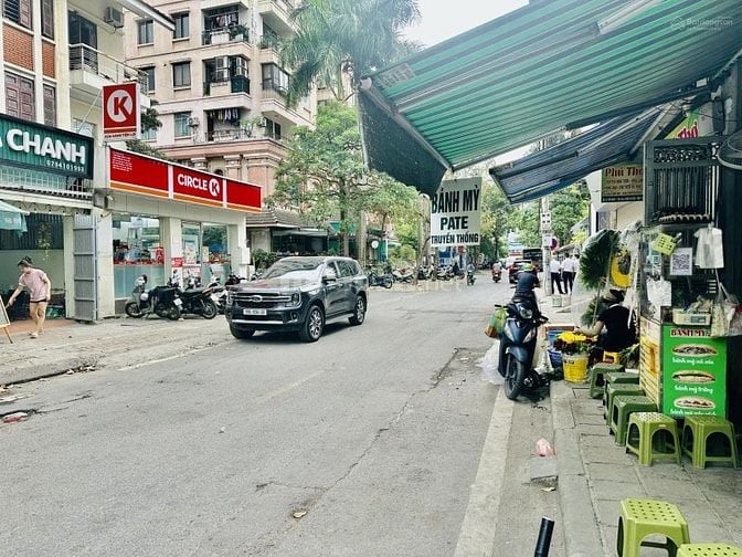 Bán nhà mặt phố Đội Nhân quận Ba Đình diện tích 102m2