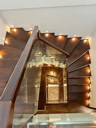 Bán nhà mặt phố Yên Hoa, Tây Hồ 26 tỷ, 42m2, , 8 tầng, 5m mặt tiền