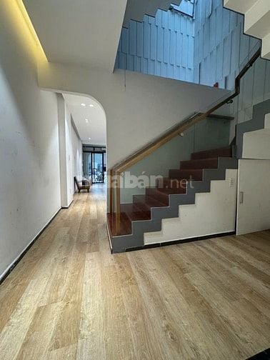 Giảm mạnh 3tỷ bán nhà 1T3L 4.5x23=95m2 Mặt tiền ngay ngã 3 Tân Cảng và