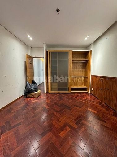 Giảm mạnh 3tỷ bán nhà 1T3L 4.5x23=95m2 Mặt tiền ngay ngã 3 Tân Cảng và