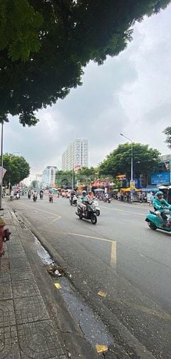 Ngộp. bán gấp nhà Mặt Tiền Hòa Bình, 4x13, 2 lầu, vỉa hè 6m,13,5 tỷ TL