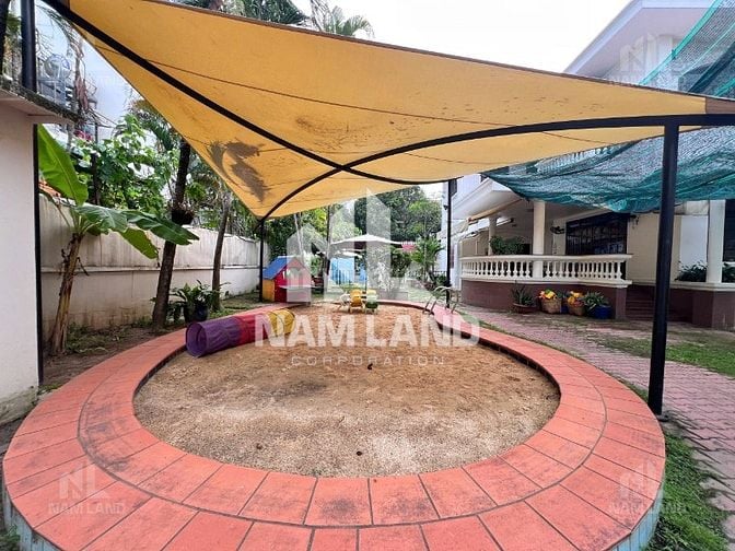 Cho thuê gấp villa Lê Thước p. Thảo Điền q2, 140 triệu, 400m2 trệt lầu