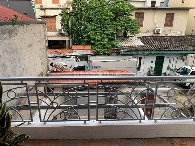 Cho thuê nhà 3 tầng, ôtô đỗ cửa số 14 ngõ 163/3 Tư Đình, Long Biên, HN