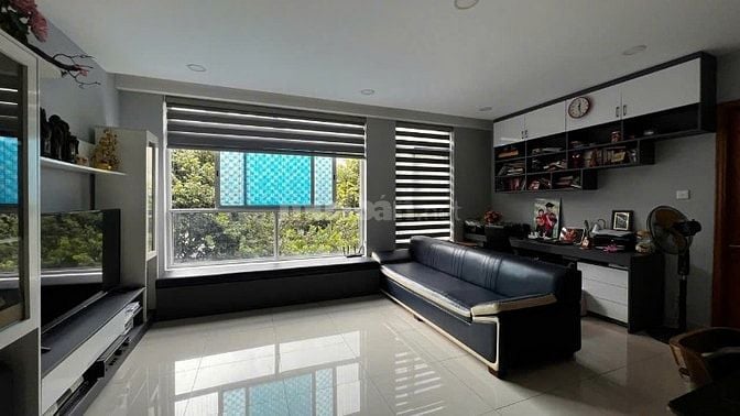 Tôi bán 4 căn hộ CC 312 Lạc Long Quân 68M2, 2PN, Bancong hướng Đông.