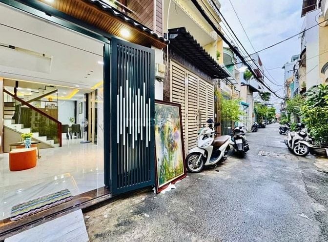 Ngộp ngân hàng bán gấp nhà 1trệt 2lầu Lý Tự Trọng,Q1 chỉ 3tỷ2 sổ riêng