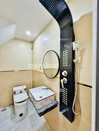 Ngộp ngân hàng bán gấp nhà 1trệt 2lầu Lý Tự Trọng,Q1 chỉ 3tỷ2 sổ riêng