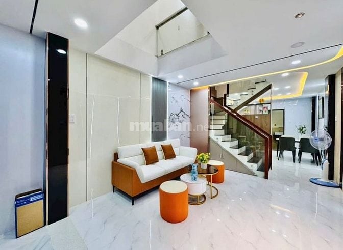 Ngộp ngân hàng bán gấp nhà 1trệt 2lầu Lý Tự Trọng,Q1 chỉ 3tỷ2 sổ riêng