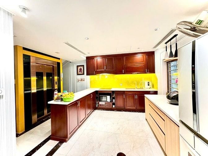 Bán nhà đường Xuân Đỉnh 105m 5 tầng mặt tiền 7.1m 25,5 tỷ, Ngõ thông, 