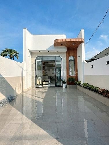 Bán gấp căn cấp 4 mới xây thiết kế hiện đại chỉ Tt450tr