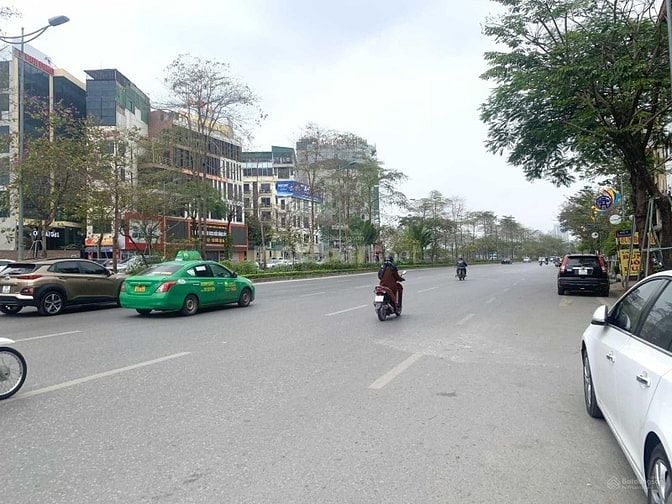 TOÀ KHÁCH SẠN – CH CAO CẤP MẶT PHỐ XUÂN DIỆU 300 TỶ 300M2 XÂY 10 T