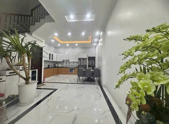 nhà 2 mặt tiền mới xây. 4x15m. 4 tầng tại Cao Thắng, Q3 - 10,6 tỷ 