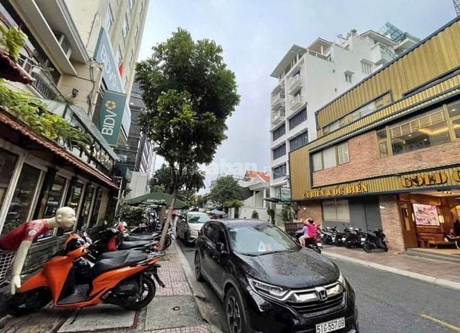 Cho thuê Biệt thự MT đường Nguyễn Thị Diệu, P.VTS, Q3 : hơn 900m2 DTSD