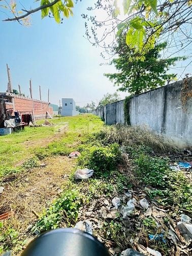 NẰM NGAY MT ĐƯỜNG LỚN TRẦN VĂN CHẨM KDC ĐÔNG ĐÚC GIÁ CHỈ 710 TRIỆU
