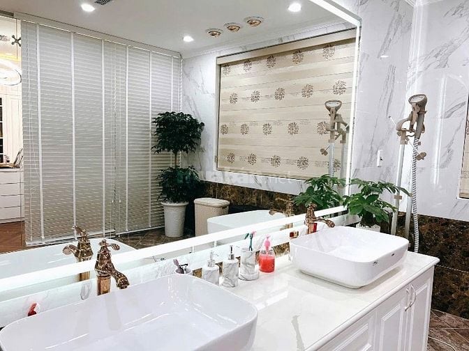 Biệt thự Hoàng Mai 150m2*4T,MT:12m,thang máy,gara oto,phân lô,giá 39tỷ