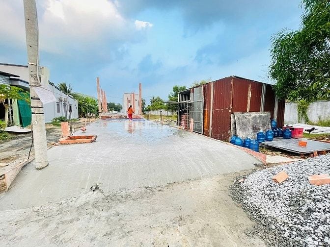NẰM NGAY MT ĐƯỜNG LỚN TRẦN VĂN CHẨM KDC ĐÔNG ĐÚC GIÁ CHỈ 710 TRIỆU
