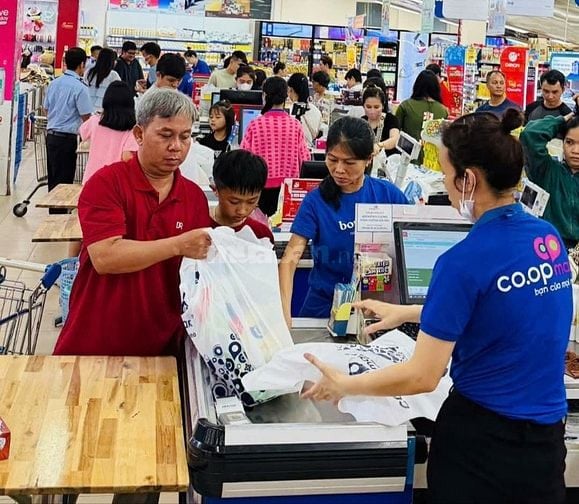 Tuyển nhân viên tạp vụ , lao động phổ thông , bảo vệ , bán hàng 