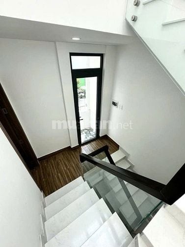 Dòng tiền 1,2 tỷ/năm. 8x12m. 4 tầng đường Thành Thái, Q10