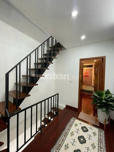  CHO THUÊ NHÀ số 9 phố Hàng Gà, DT 30m2x 5 tầng, full đồ