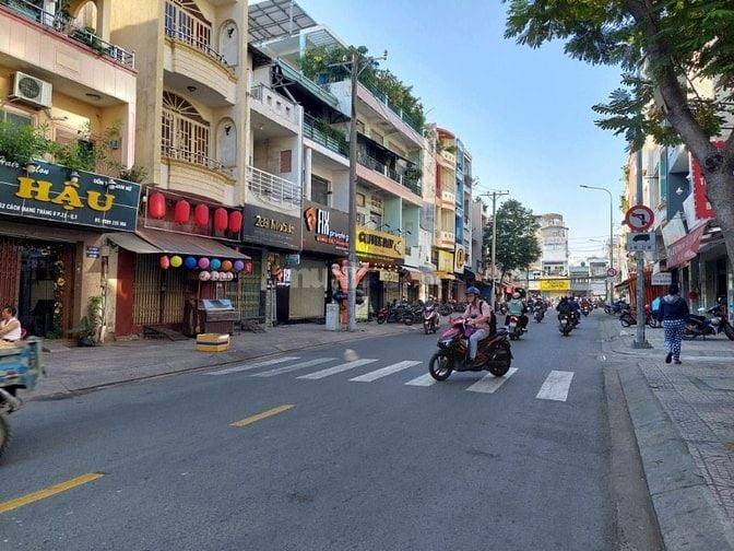 Bán nhà Mặt Tiền Hoàng Hoa Thám, dt 5 x 30m, cấp 4, giá 20.5 tỷ thương
