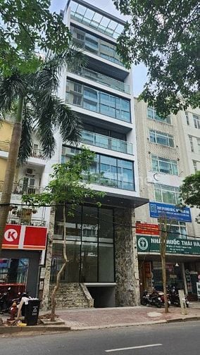 Bán nhà mặt phố Lạc Long Quân, Tây Hồ, HN. DT 135m2, 7 tầng, MT 8m.