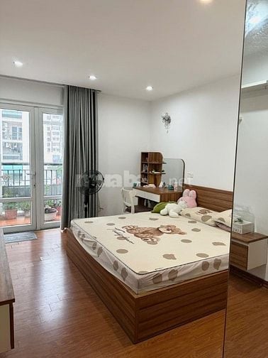 Nhà có việc Cần bán gấp siêu phẩm căn góc chung cư trung tâm Cầu Giấy 