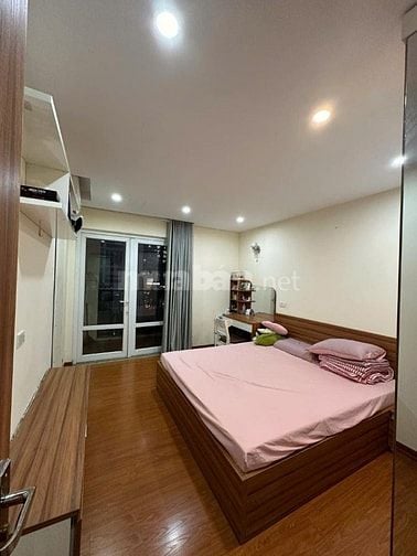 Nhà có việc Cần bán gấp siêu phẩm căn góc chung cư trung tâm Cầu Giấy 
