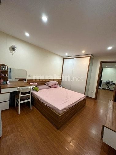 Nhà có việc Cần bán gấp siêu phẩm căn góc chung cư trung tâm Cầu Giấy 