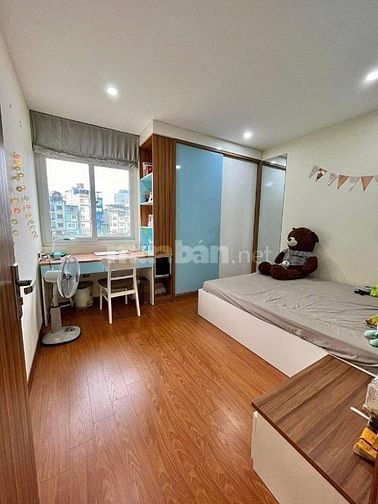 Nhà có việc Cần bán gấp siêu phẩm căn góc chung cư trung tâm Cầu Giấy 