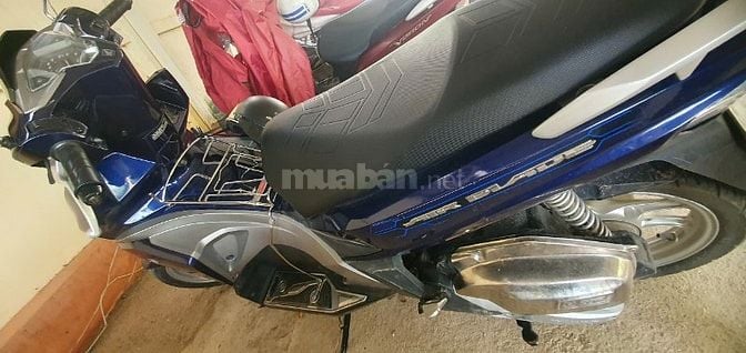 Xe tay ga Air Blade màu xanh bạc.