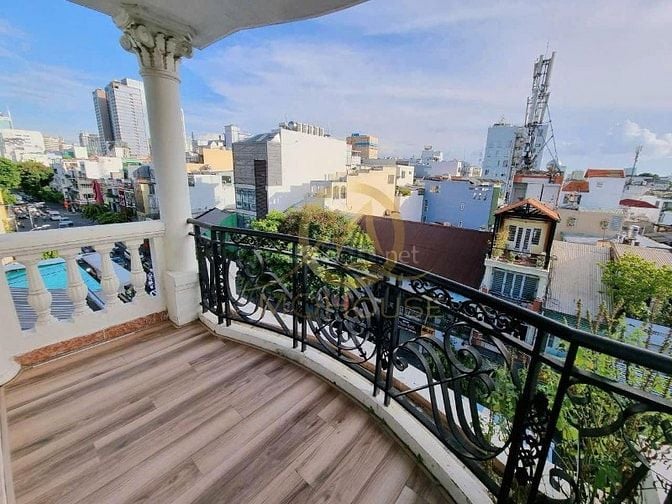 Cho thuê căn hộ dịch vụ đầy đủ tiện nghi Đinh Tiên Hoàng, Quận 1
