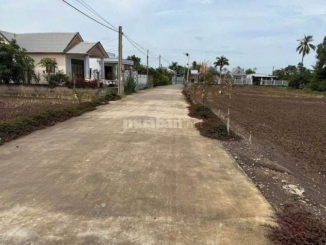 Bán lô đất 200m2 ngay KCN tiện buôn bán, xây trọ cho thuê