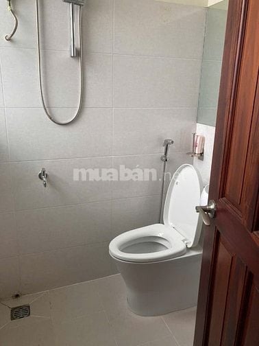 Cho thuê căn hộ Lô A 590 cmt8 , giá 10 tr/tháng