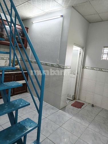 Bán nhà 2/ ngắn DT:4mX12m 1T + lửng 2pn,2w phòng khách bếp